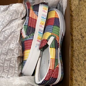 NEW Van's Classic Slip On Pride LBGTQ+ Shoes kids size 2 ❤️🧡💛💚🩵💙💜🌈